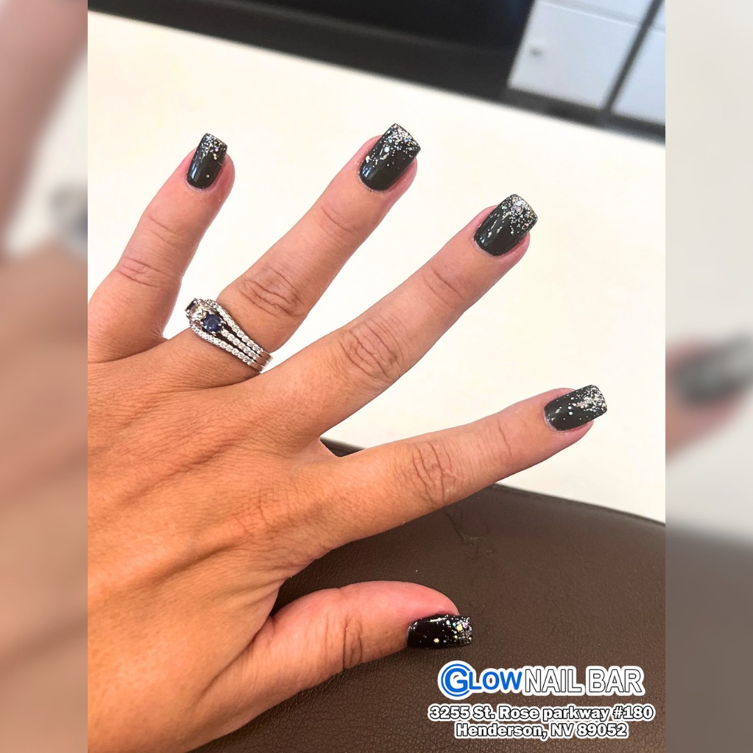 Glow Nail Bar